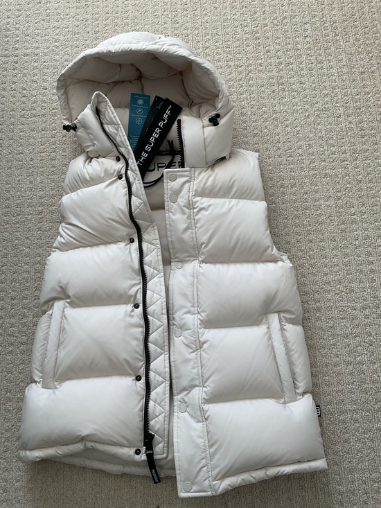 Aritzia Jackets & Blazers - Aritzia the superpuff size XS Lohip vest nwt READ